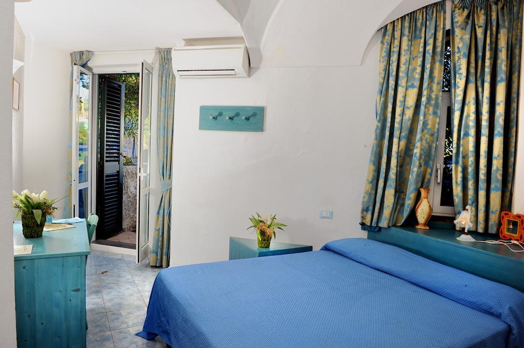 Hotel La Ninfea ايسكيا الغرفة الصورة